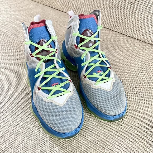 Nike LeBron 19 Tropical Basketball Sneakers High Tops DC9339-400, Men's‎ 9.5 - Picture 2 of 15